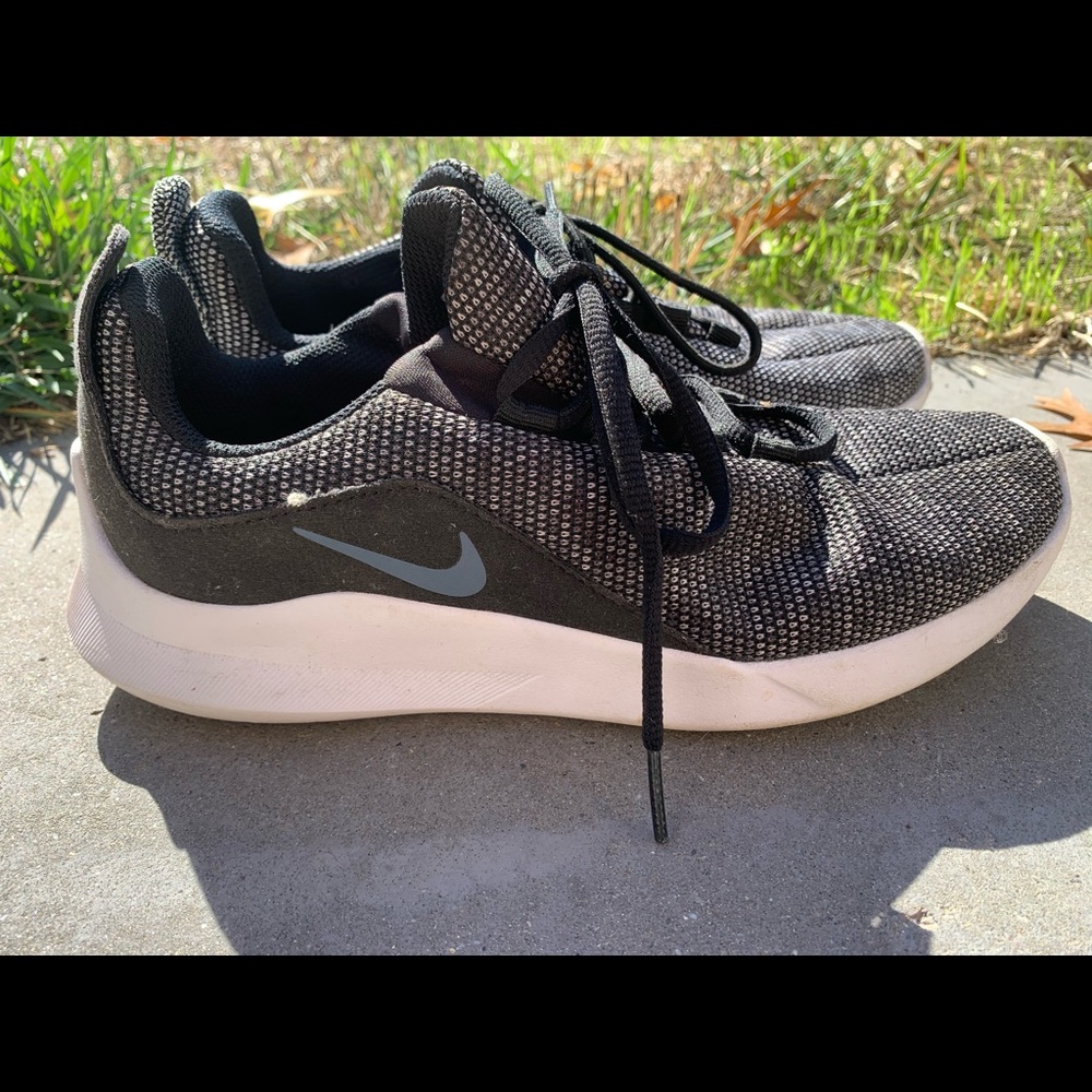 Barely Used Nike Shoes!